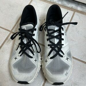On Cloud X 3 Running Shoes, size 7.5, worn once.